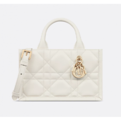 Sac Dior Book Tote Mini Macrocannage couleur latte