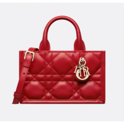 Sac Dior Book Tote Mini Macrocannage couleur rouge