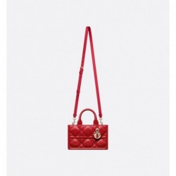 Sac Dior Book Tote Mini Macrocannage couleur rouge