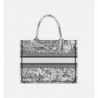 Sac Dior Book Tote Medium Paris Allover blanche et noire